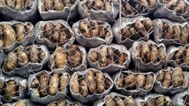 Murió un comerciante aplastado por 10 bolsas de papas