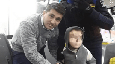 AUDIO: Olvidó a su hijo en el colectivo y el chofer lo rescató