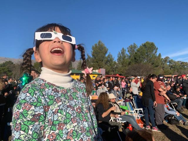 El eclipse cautivó a los cordobeses