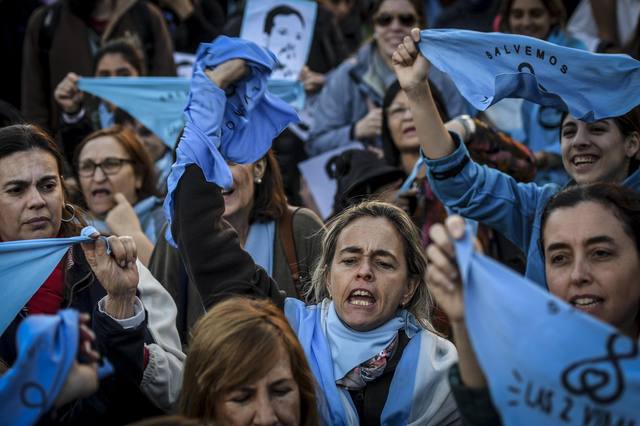 Marchas en apoyo al médico que se negó a realizar un aborto