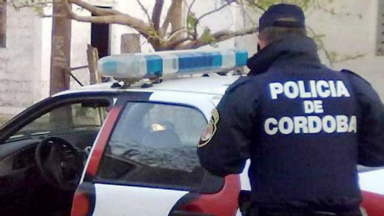 Asesinaron a puñaladas a una mujer y detuvieron a su pareja