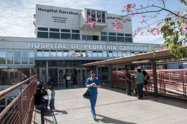 FOTO: Allanaron el Hospital Garrahan por el caso del pediatra