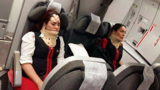 FOTO: Al menos 15 heridos tras turbulencias en un vuelo de Avianca