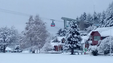 AUDIO: Bariloche se vistió de blanco con la primera nevada del año
