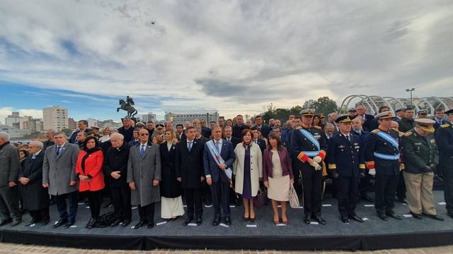 Córdoba celebró el 25 de Mayo con un desfile cívico-militar