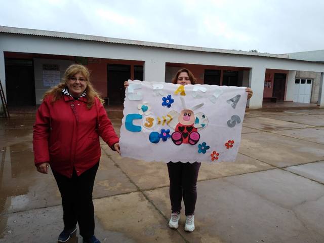 FOTO: Cadena 3 y Tersuave entregaron pintura en una escuela