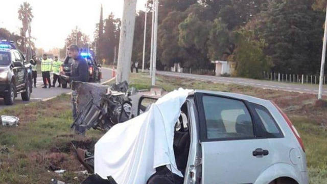 Murió un delincuente en un espectacular choque mientras huía