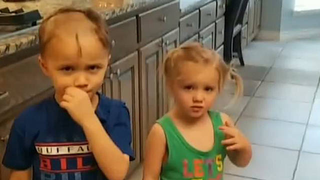 FOTO: Jugaron a la peluquería y su mamá los halló con nuevo look