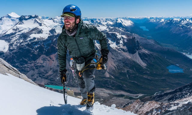 FOTO: Un alpinista subió y bajó el cerro Fitz Roy sin ayuda
