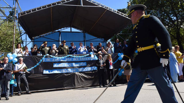 Con distintos actos en Córdoba, homenajearon a los héroes