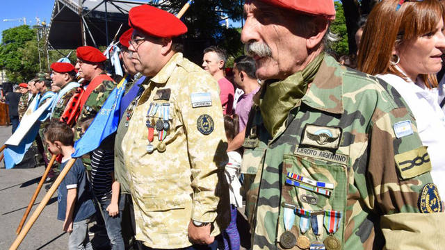 Con distintos actos en Córdoba, homenajearon a los héroes