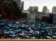 Un camión con cervezas cayó de la autopista 25 de Mayo