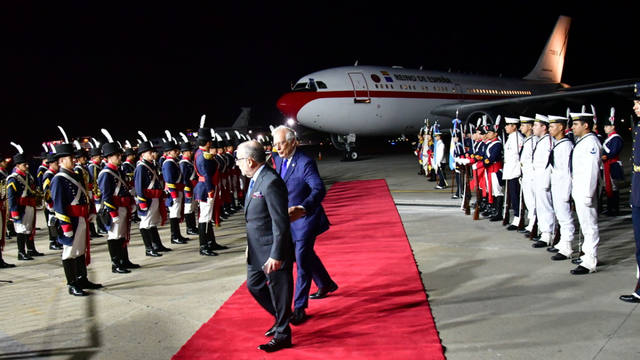 Los reyes de España llegaron y sufrieron una insólita demora