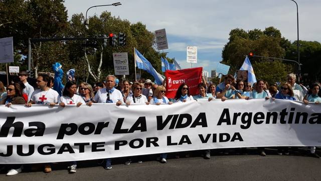 Miles de personas marcharon 