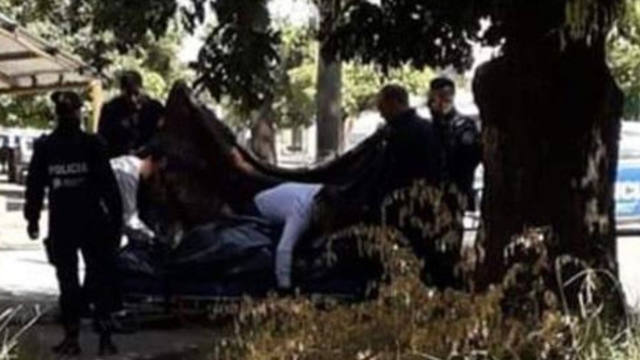 Junto a la hija, asesinó de 185 puñaladas a su pareja
