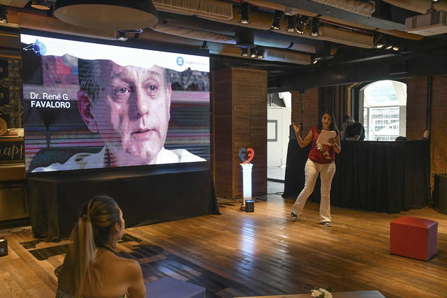 Google incluyó en su plataforma cultural a René Favaloro.