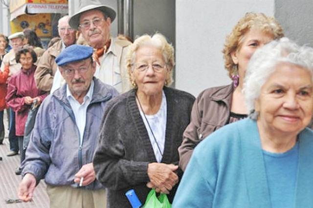 FOTO: Este jueves empiezan a cobrar los jubilados provinciales