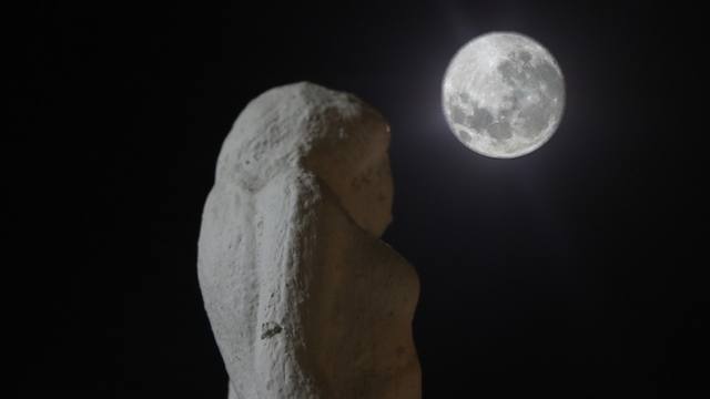 La segunda Superluna del año iluminó la madrugada