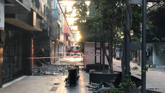 Las llamas destruyeron un bazar en la peatonal cordobesa