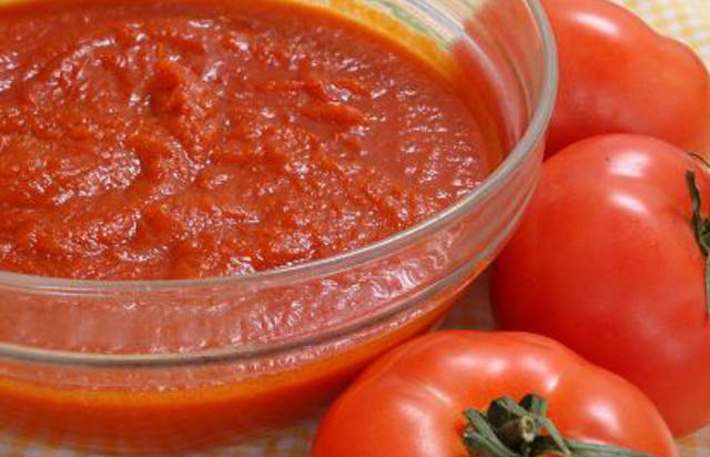 FOTO: La Anmat prohibió la venta de dos marcas de tomate triturado