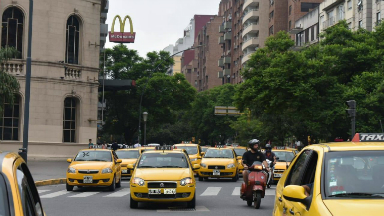 AUDIO: Taxistas se movilizaron contra el sorteo de licencias