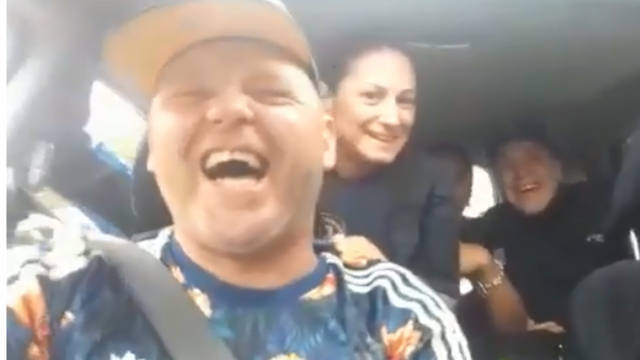 Escándalo por un video de policías cantando con el Pepo