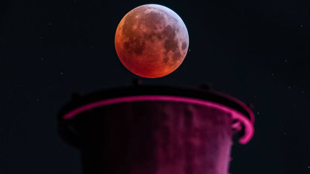 FOTO: Las mejores fotos alrededor del mundo de la Luna de Sangre