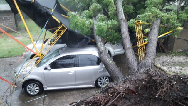 FOTO: Fuerte temporal en Traslasierra dejó árboles y postes caídos