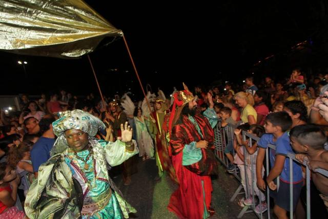 FOTO: Una multitud recibió a los Reyes Magos en Córdoba