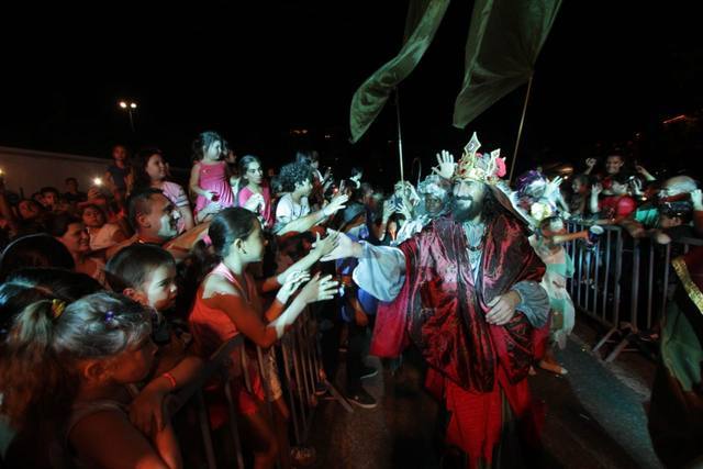 FOTO: Una multitud recibió a los Reyes Magos en Córdoba