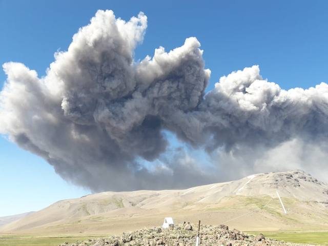 FOTO: Alerta en Mendoza por intensa actividad del volcán Peteroa