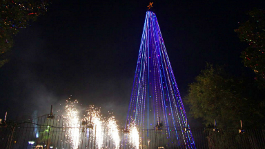 AUDIO: Córdoba quedó iluminada por el Árbol de Navidad