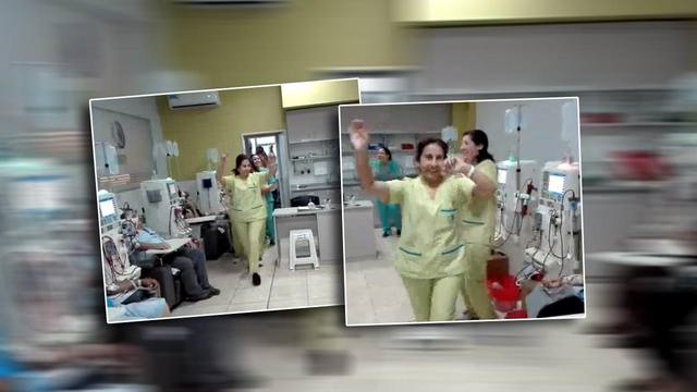 FOTO: El baile entre médicos y pacientes dializados que fue furor