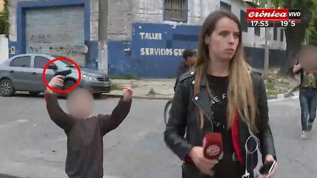 Cronicaba un crimen y fue sorprendida por un niño armado