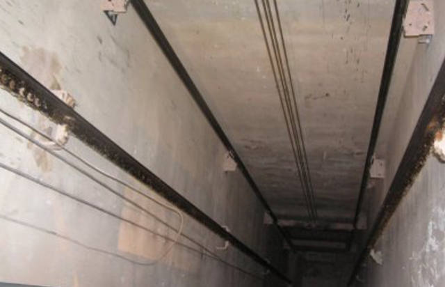 Una adolescente cayó por el hueco del ascensor y murió