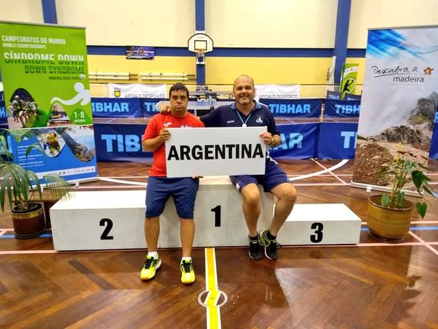 FOTO: Juampi, el campeón mundial en ping pong con Síndrome de Down