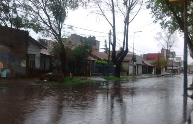 Temporal en Buenos Aires: puentes y calles inundadas