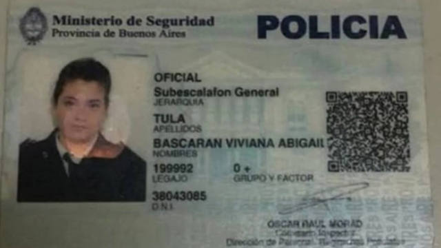 Atrapan a una mujer policía que robaba con su hijo de 2 años