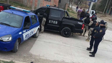 Tomó de rehén a su familia y luego se entregó