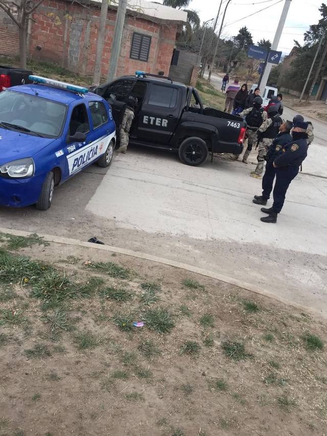 Tomó de rehén a su familia y tras cinco horas se entregó