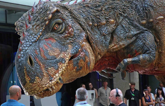 El mejor robot de dinosaurio jamás creado invadió la BBC