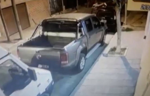 FOTO: Filmó a su ex cortándole los frenos de su automóvil