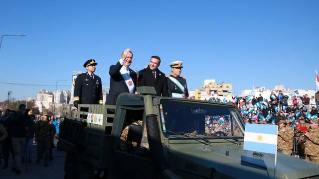Más de 45 mil personas en el desfile patrio de Córdoba