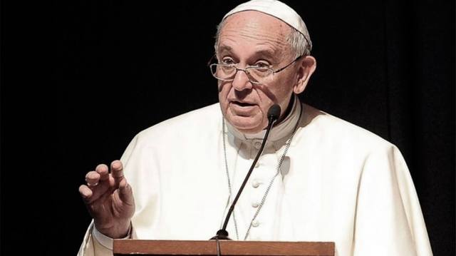 FOTO: El Papa pide perdón por heridas y ofensas a los chilenos