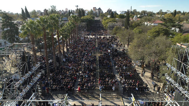 Una multitud en el Centenario de la Reforma Universitaria