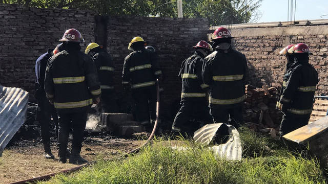FOTO: Una mujer murió al incendiarse su vivienda en Córdoba