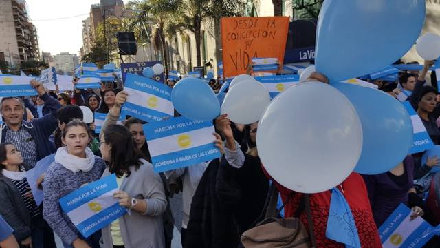FOTO: Multitudinaria movilización contra el aborto en Córdoba