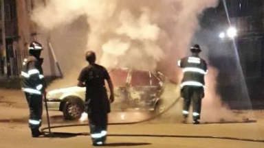 AUDIO: Le quemaron el auto a un remisero por falso intento de abuso