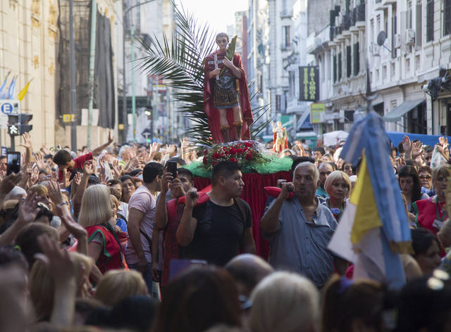 Miles de personas veneraron a San Expedito.