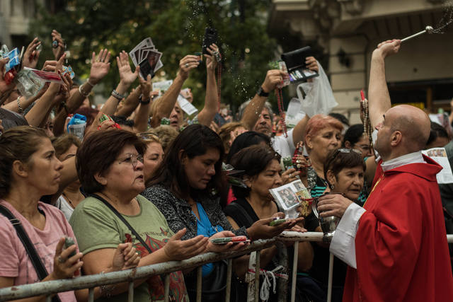Una multitud celebró la fiesta del popular San Expedito